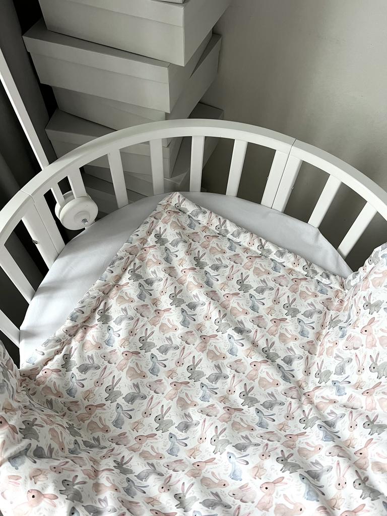 Детское одеяло (зайки на белом и белый однотон)