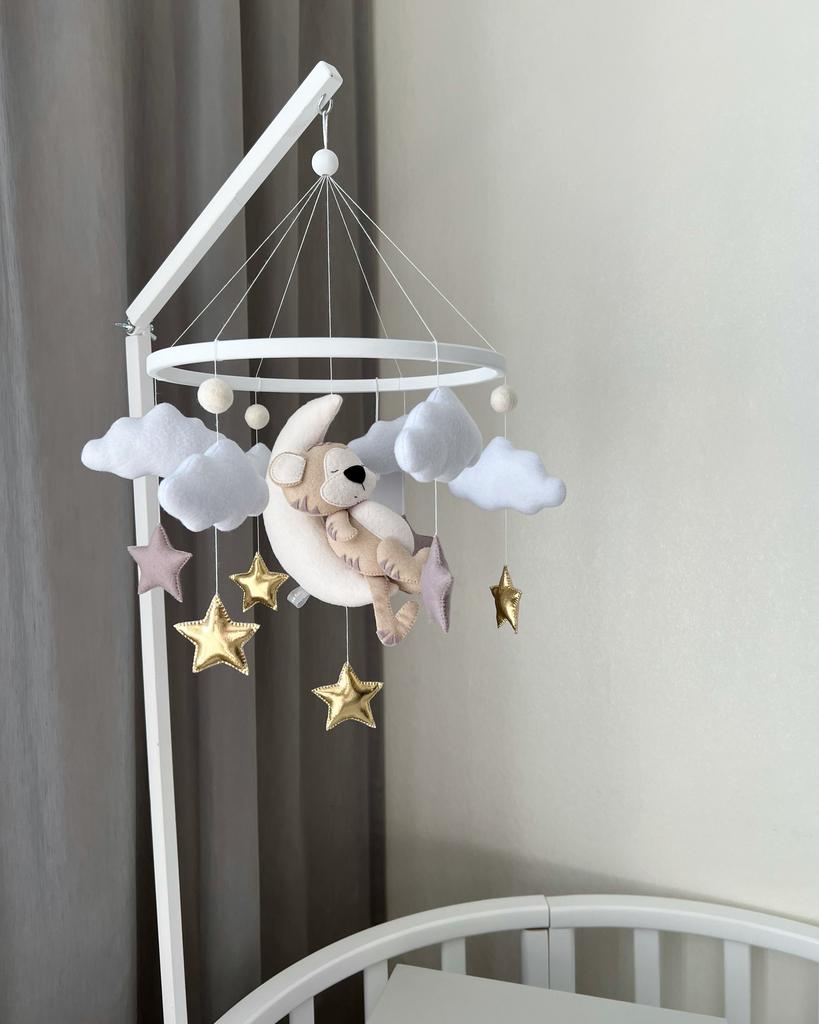 Мобиль «Тигрёнок на луне» c золотыми звёздами.