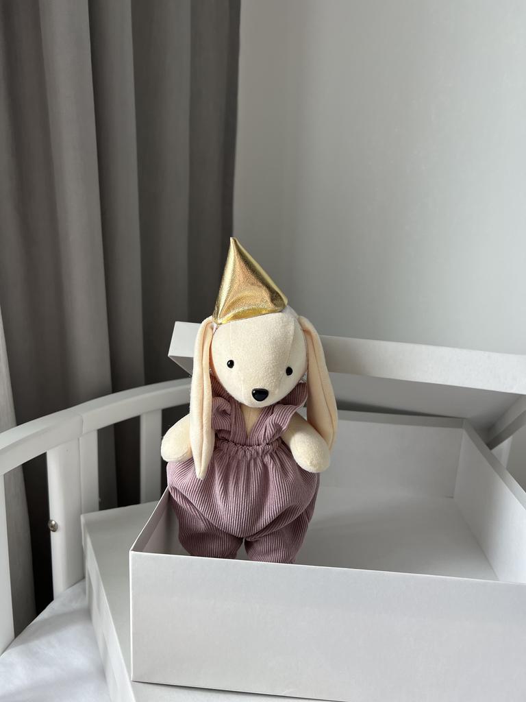 Зайка из двухсторонней замши в штанишках с колпачком (зайка в цвете ванильный крем)