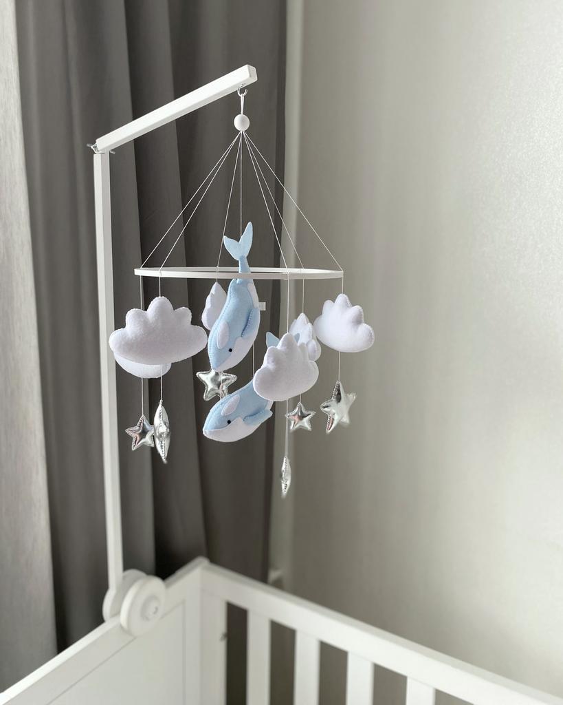 Мобиль с двумя дельфинами (цвет звезд на Ваш выбор)