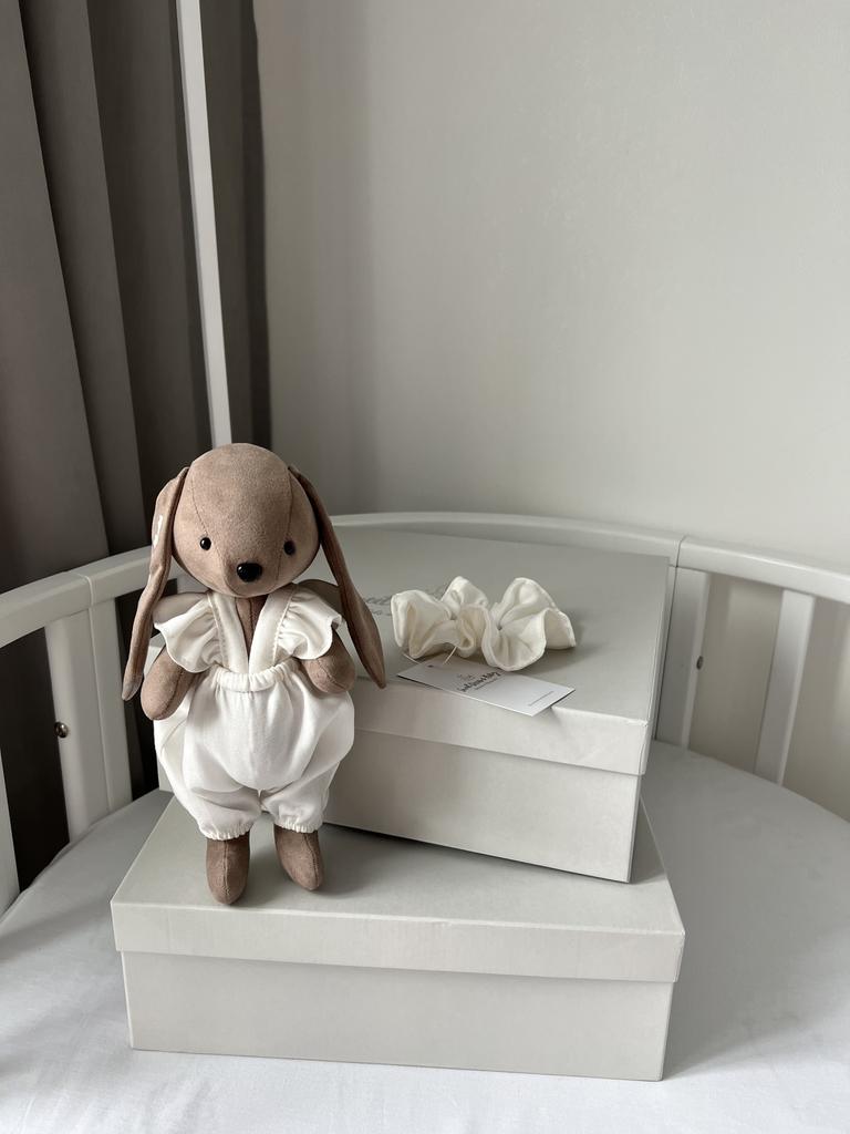 Зайка из двухсторонней замши в штанишках с воротником (зайка в шоколадном цвете)