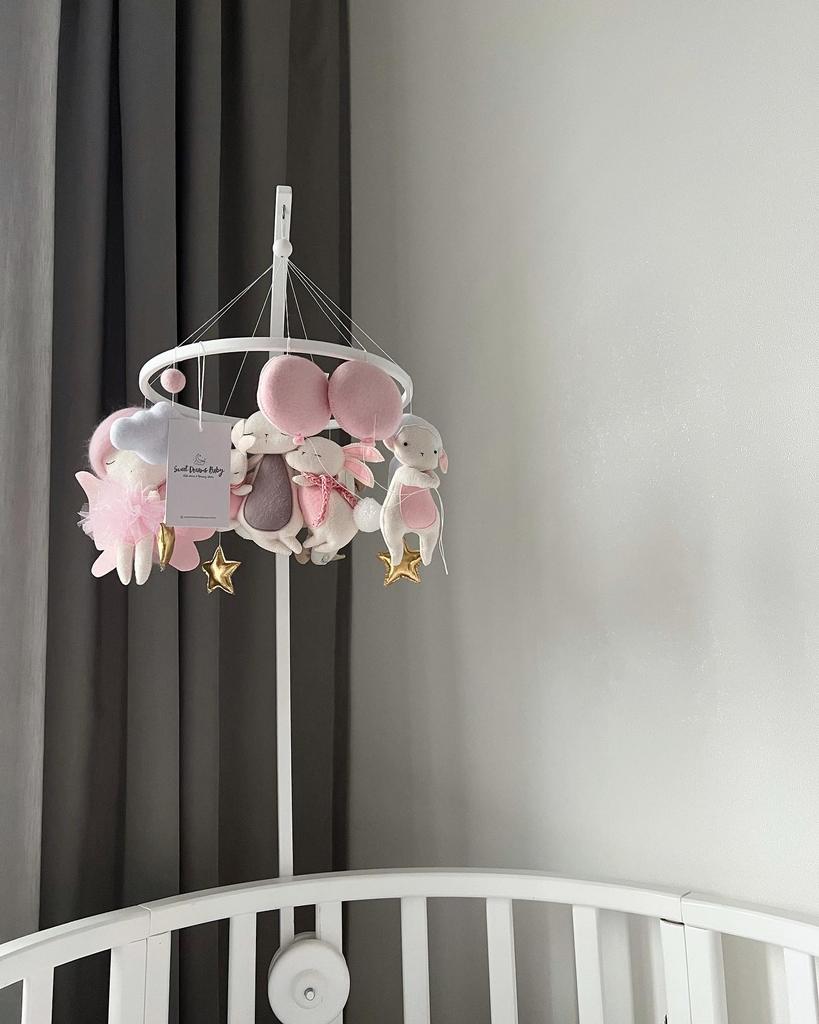 Мобиль с семьей зайчиков, тигрёнком на луне, овечкой и феей.