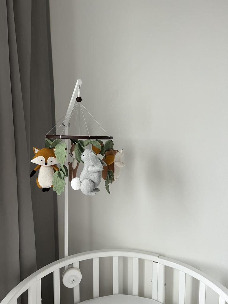 Лесной мобиль с лисой, зайкой, ёжиком и олененком (цвет основы на Ваш выбор).