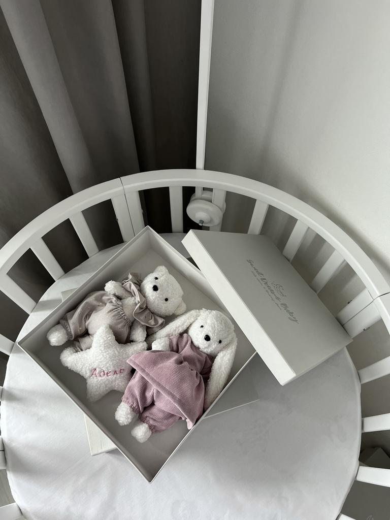 Зайка в платьице, мишка в штанишках с воротником и игрушка погремушка с вышивкой имени из пушистого велюра, имеющего фактурную текстуру букле или барашка.