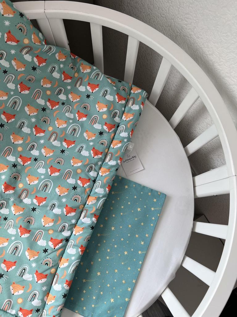 Комплект постельного белья состоящий из простыни на резинке, одеяла и наволочки ( лисички с радугами, звездопад на бирюзе, белый однотон )