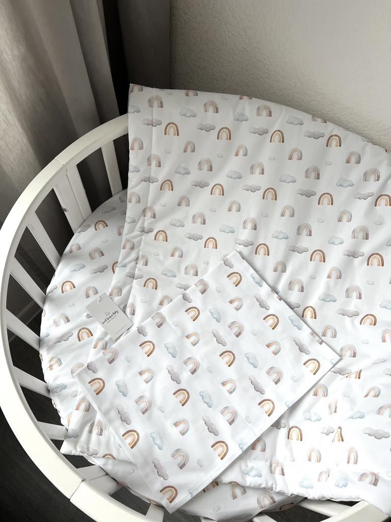 Комплект постельного белья состоящий из простыни на резинке, одеяла и наволочки ( облачная радуга )