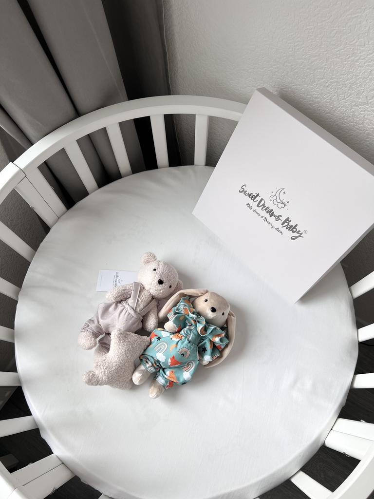 Зайка из велюра в штанишках с воротником, мишка в штанишках из букле в бежево - розовом цвете и игрушка погремушка в виде мишки.