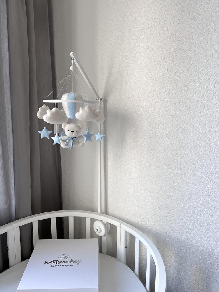 Мобиль с мишкой, воздушным шаром, облаками и звездами.