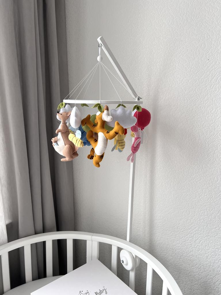 Мобиль «Медвежонок Винни и его друзья» (пять персонажей: Медвежонок Винни, Тигруля, Хрюня, Ушастик - старый серый ослик, Кенга и малыш Ру)