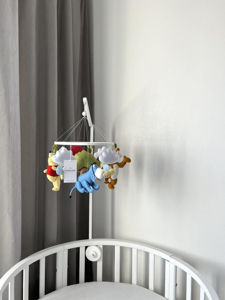 Мобиль «Медвежонок Винни и его друзья» (четыре персонажа: Медвежонок Винни, Тигруля, Хрюня, Ушастик - старый серый ослик)