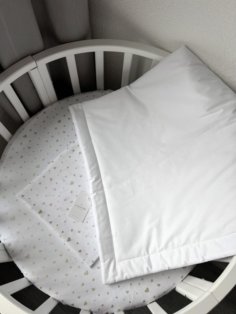 Комплект постельного белья состоящий из одной простыни на резинке, одеяла и пододеяльника (белый однотон, сердечки глиттер)