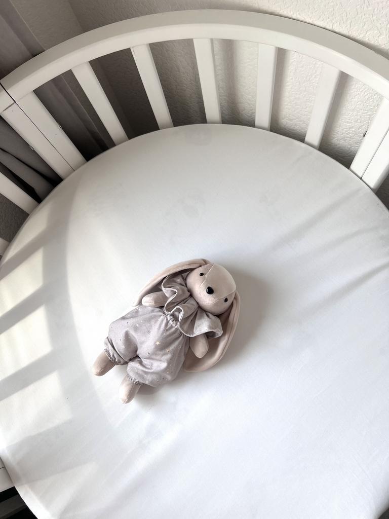 Зайка из велюра в штанишках с воротником.