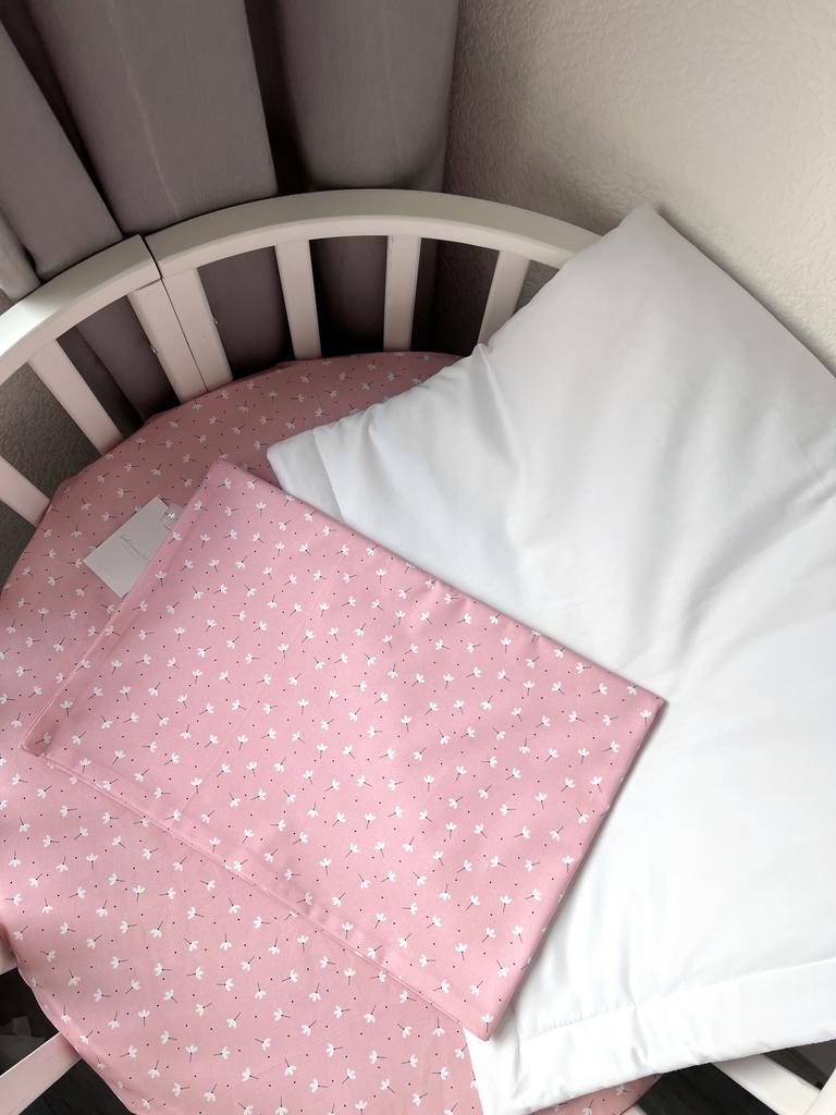 Комплект постельного белья состоящий из одной простыни на резинке, одеяла и пододеяльника (белый однотон, милые цветочки)