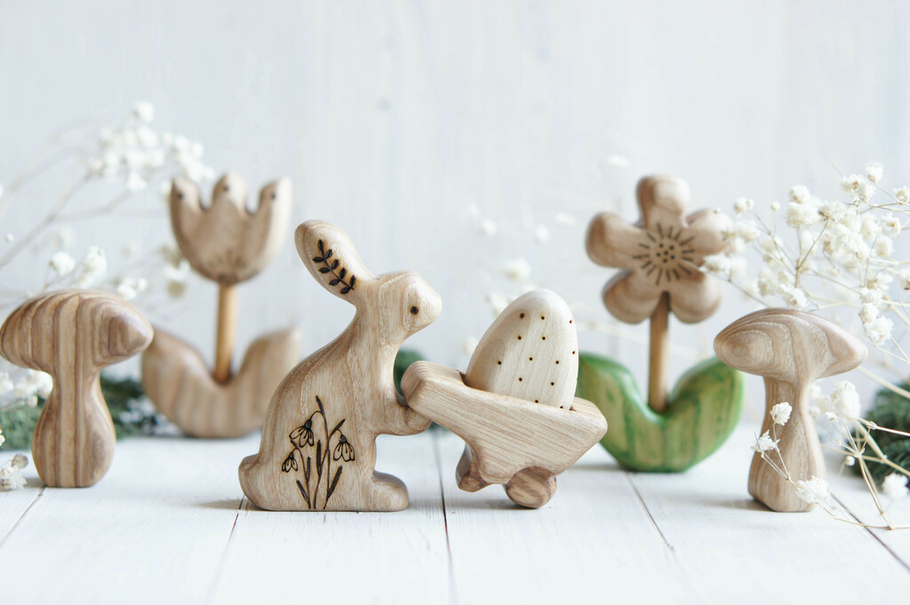 Bunny with handcart and egg. Easter toy set