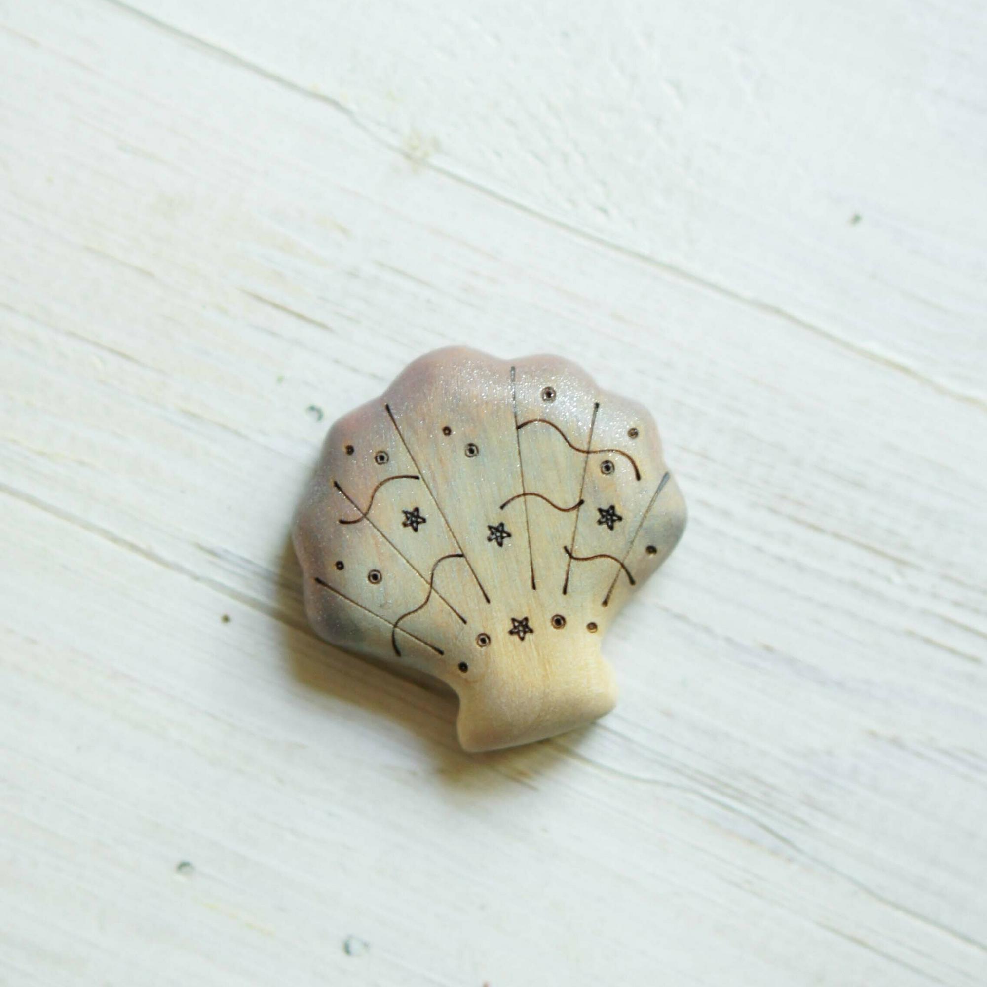 Shell wooden toy 2 (blue-purple)