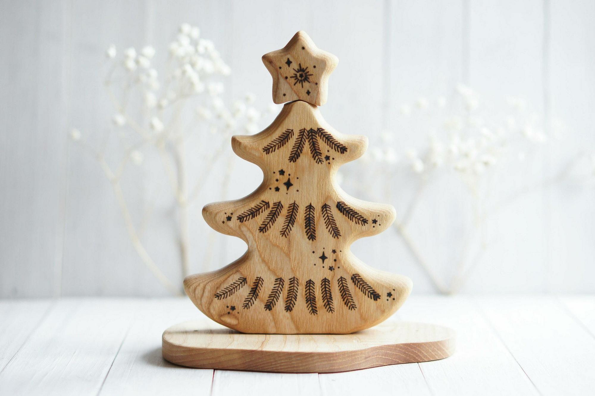 Christmas tree toy with star (natural)