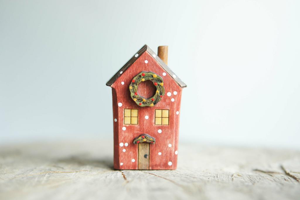 House wooden toy with snowflakes (painted rose)