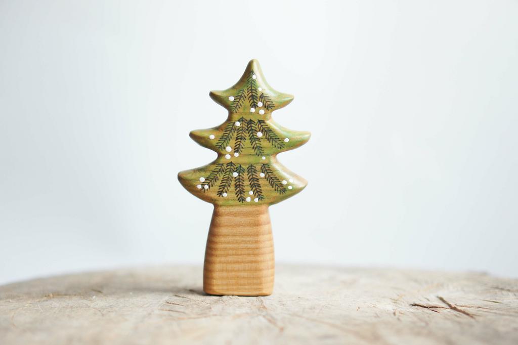 Christmas tree toy 1 (with snow) thin