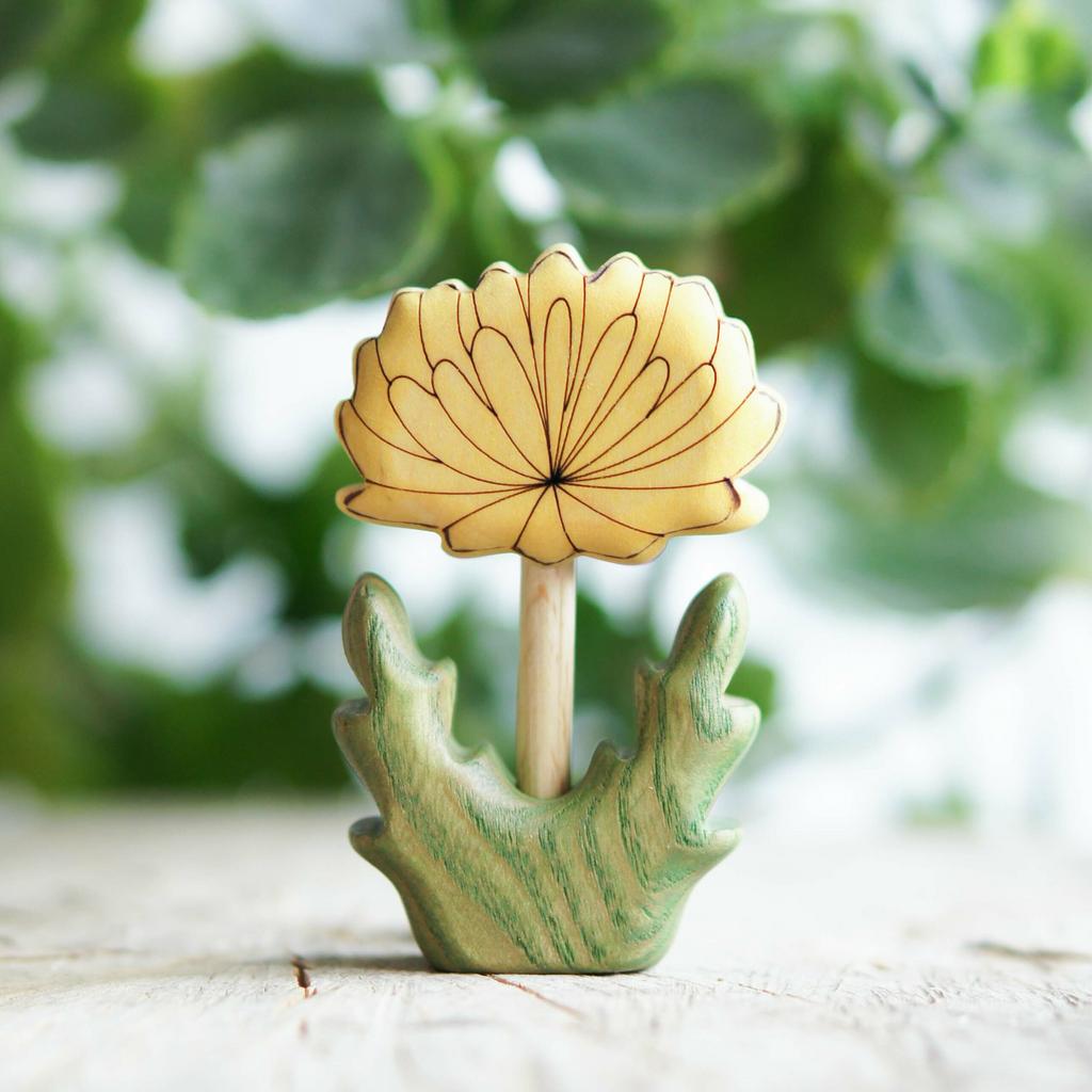 Chrysanthemum flower wooden toy (birth flower November)
