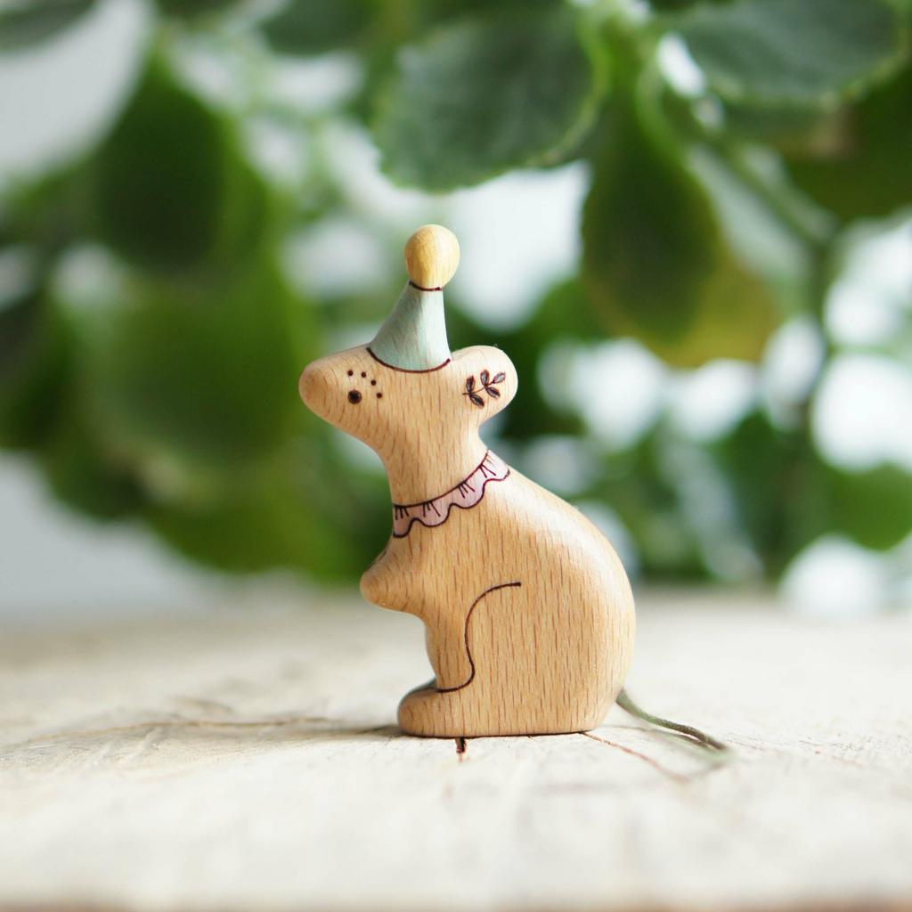 Wooden mouse toy with paty hat