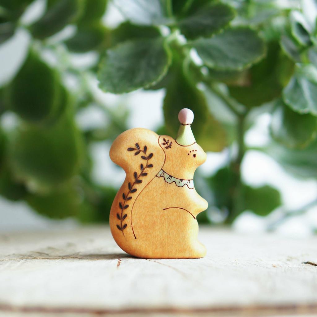 Squirell with paty hat