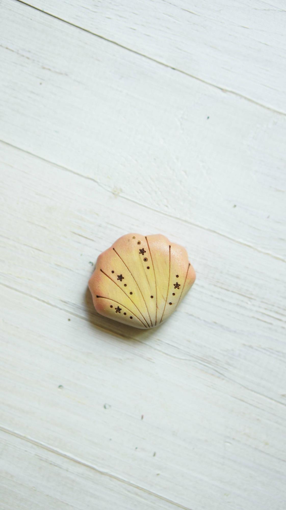 Shell wooden toy (pink-yellow)