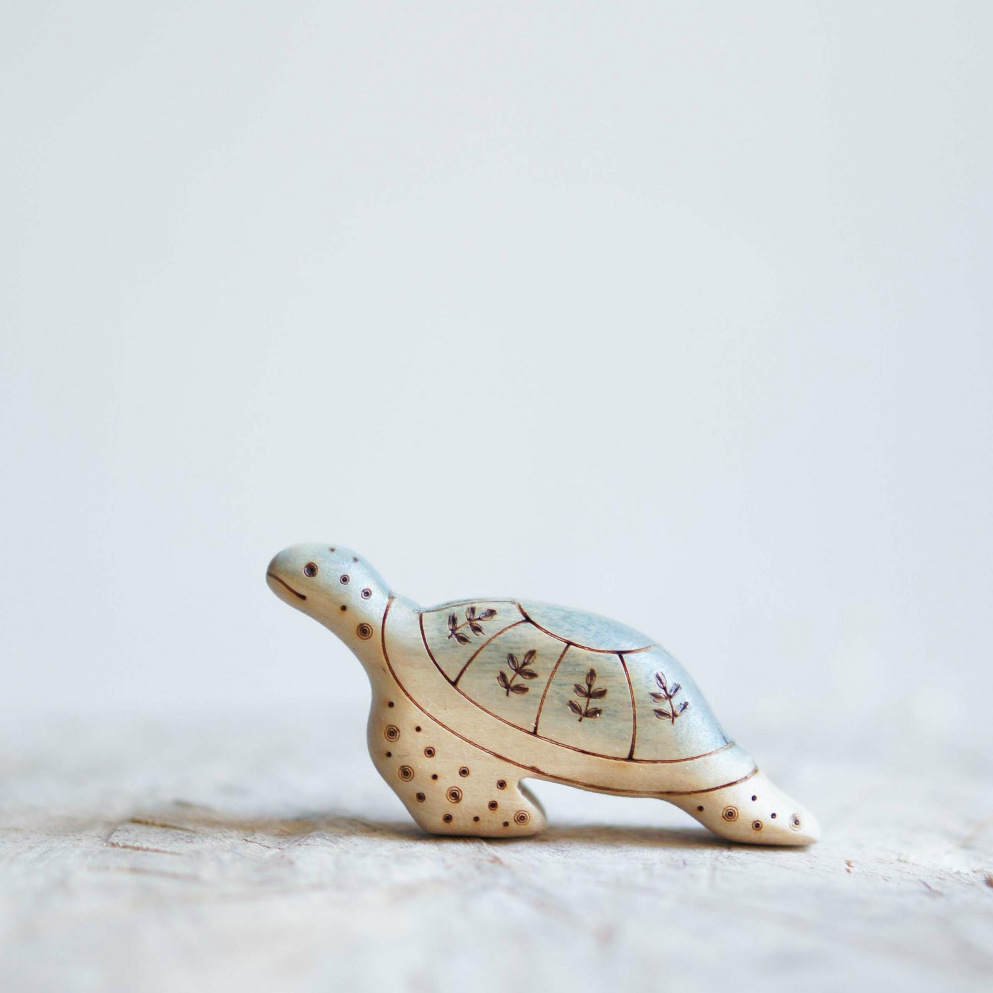 Turtle wooden toy (blue)