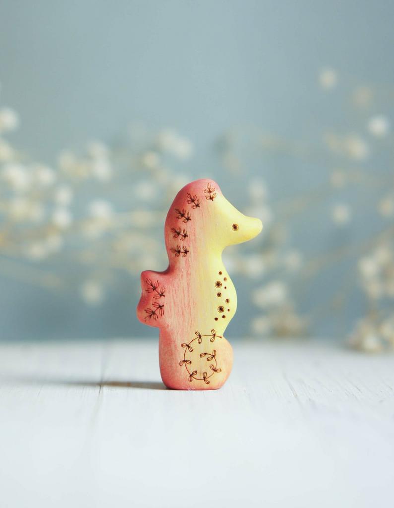 Seahorse wooden toy 1 (pink)