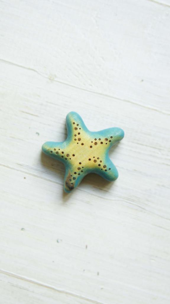 Starfish wooden toy 2 (yellow-blue)