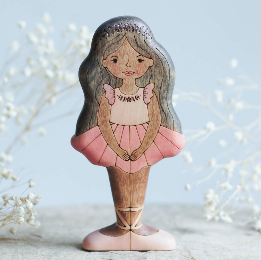 Ballerina brunette (dark skin)