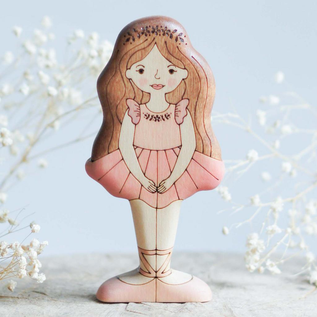 Ballerina brunette (light skin)