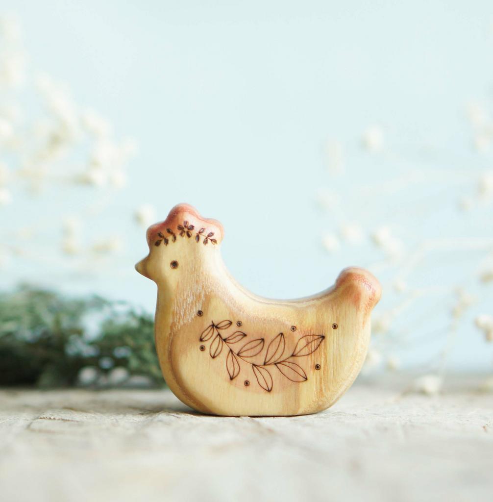 Wooden hen toy lying (color)