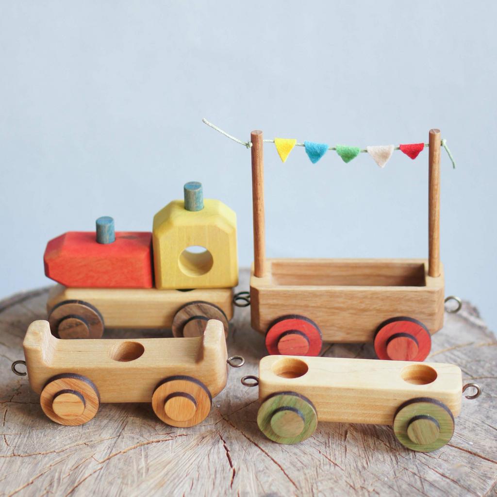 Tran wooden toy set 4 pcs with hole