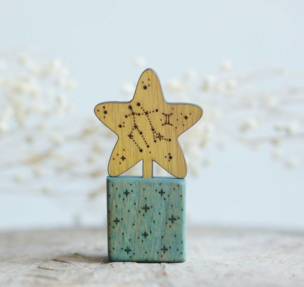 Wooden star zodiac Gemini with gift stand