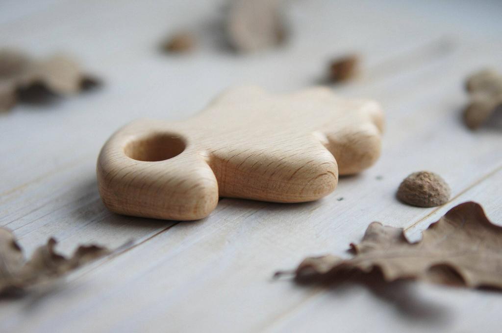 Wooden teether leaf