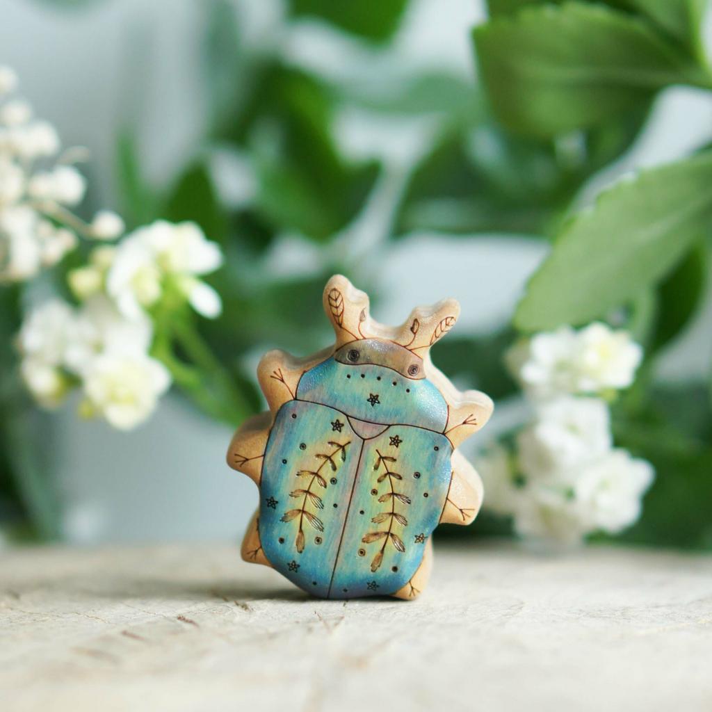 Bronze beetle wooden toy (blue)
