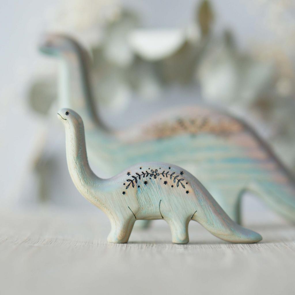 Brontosaurus baby look up wooden toy (colored)