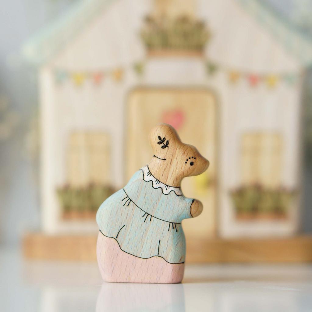 Mrs. Tittlemouse wooden toy