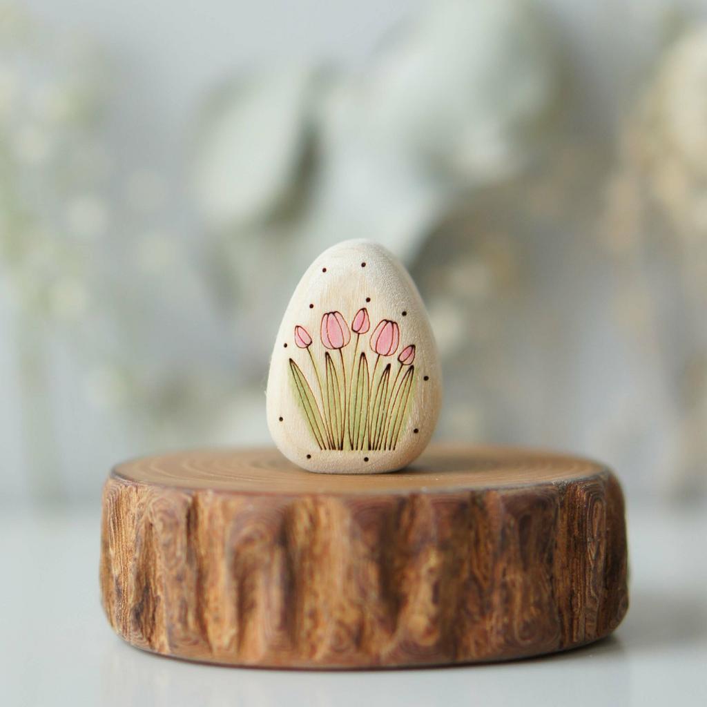 White egg with tulips