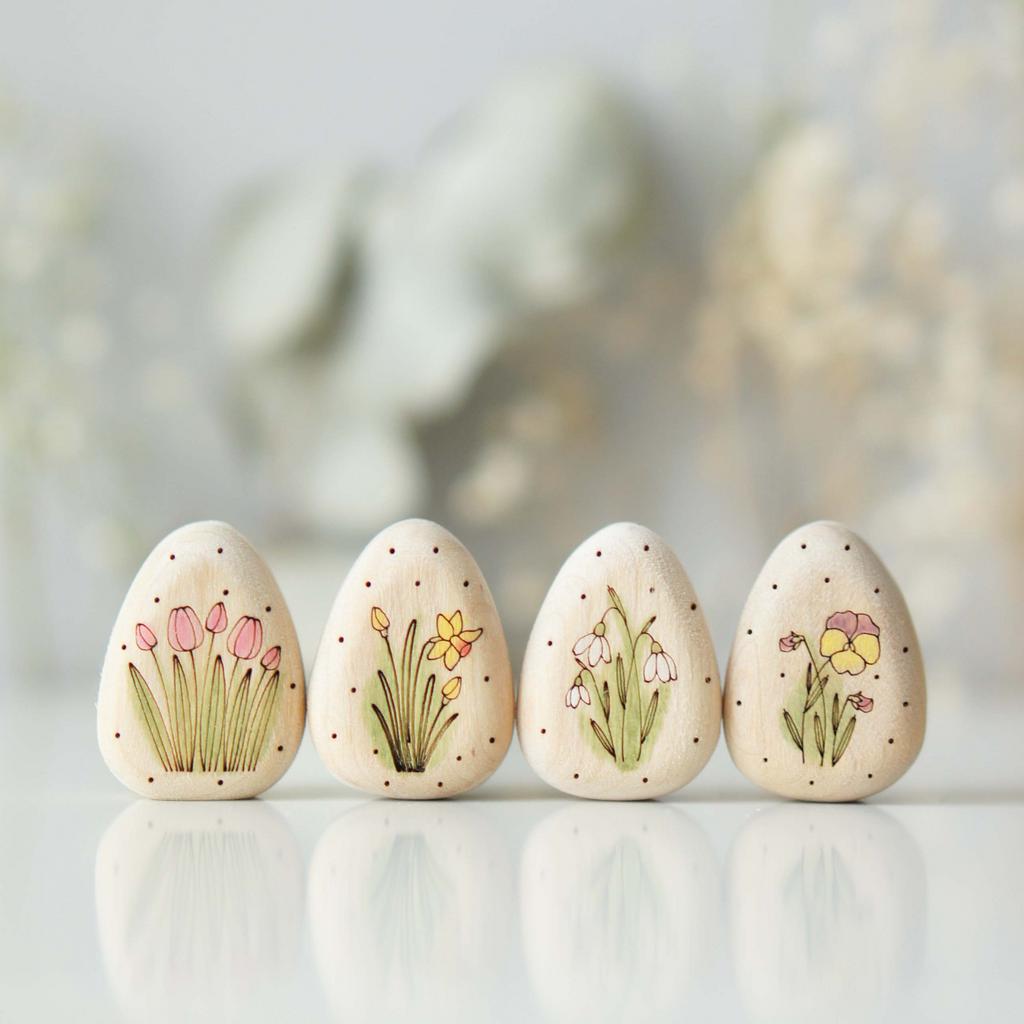 Set of white eggs 4 pieces