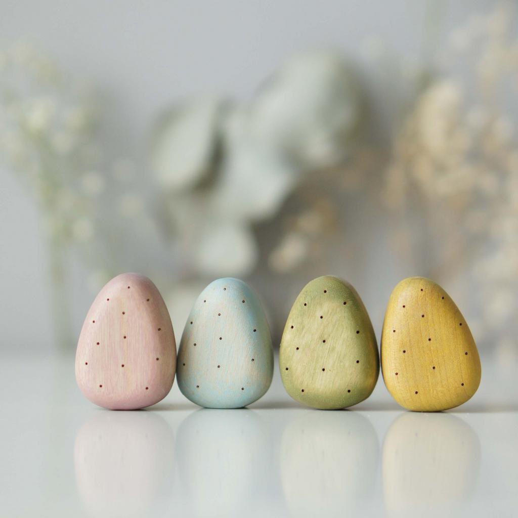 Set of eggs 4 pieces (color)