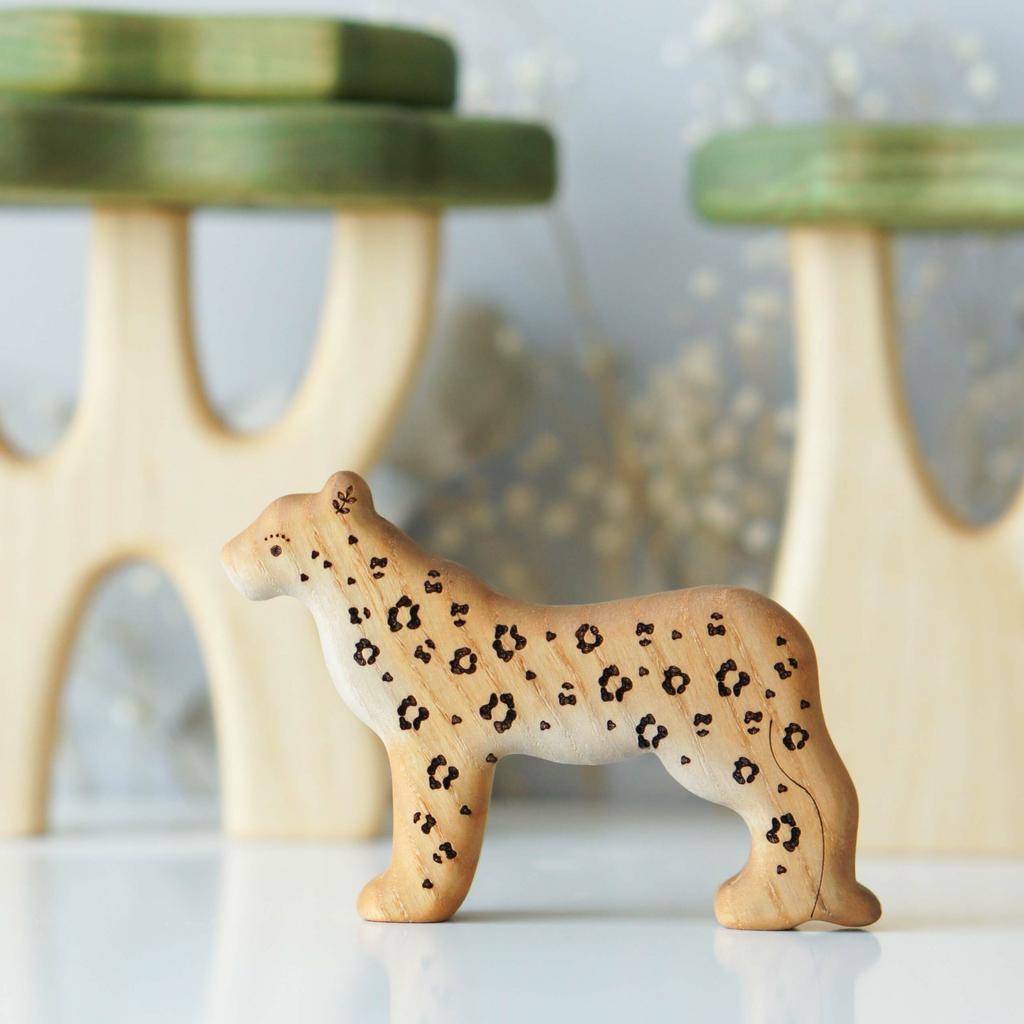 Leopard wooden toy (colored)