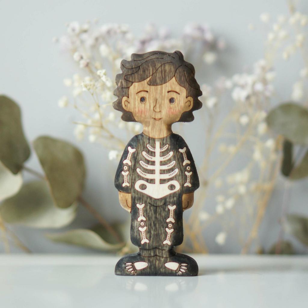 Skeleton boy brunette (dark skin)