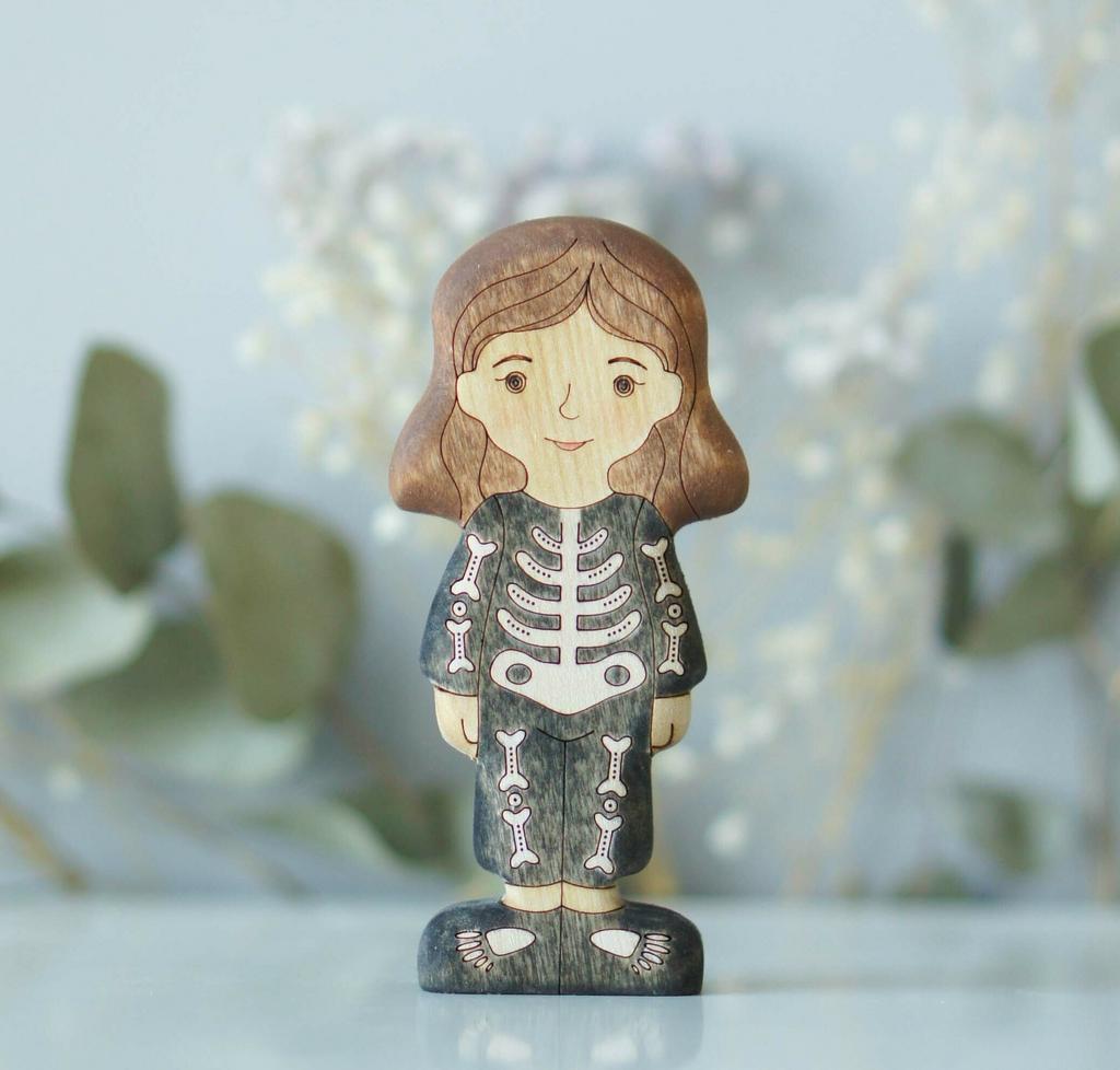 Skeleton girl brunette (light skin)