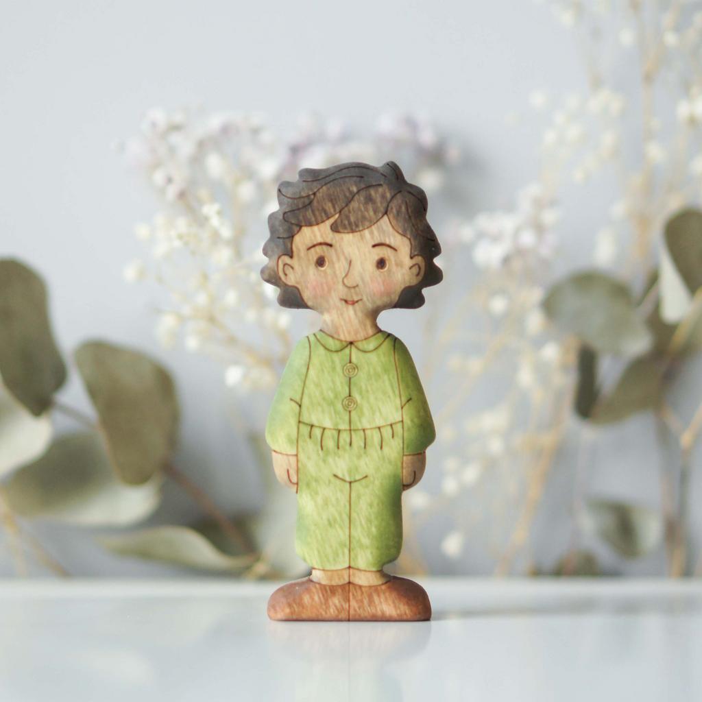 Boy (in green) brunette (dark skin)