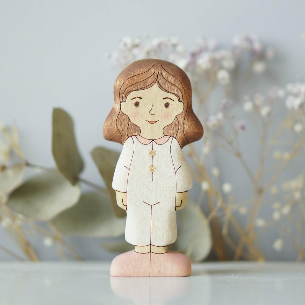 Girl (in white) brunette (light skin)