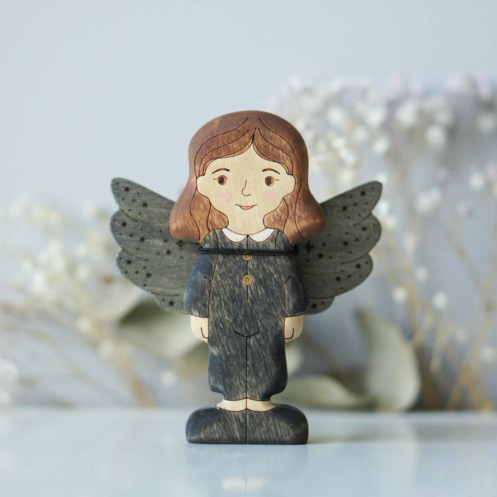 Girl (in black) brunette (light skin)  with angel wings