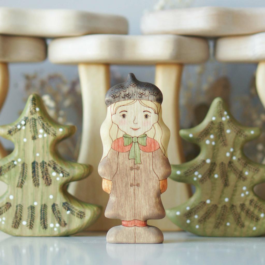 Girl (in beret acorn) blonde (light skin)