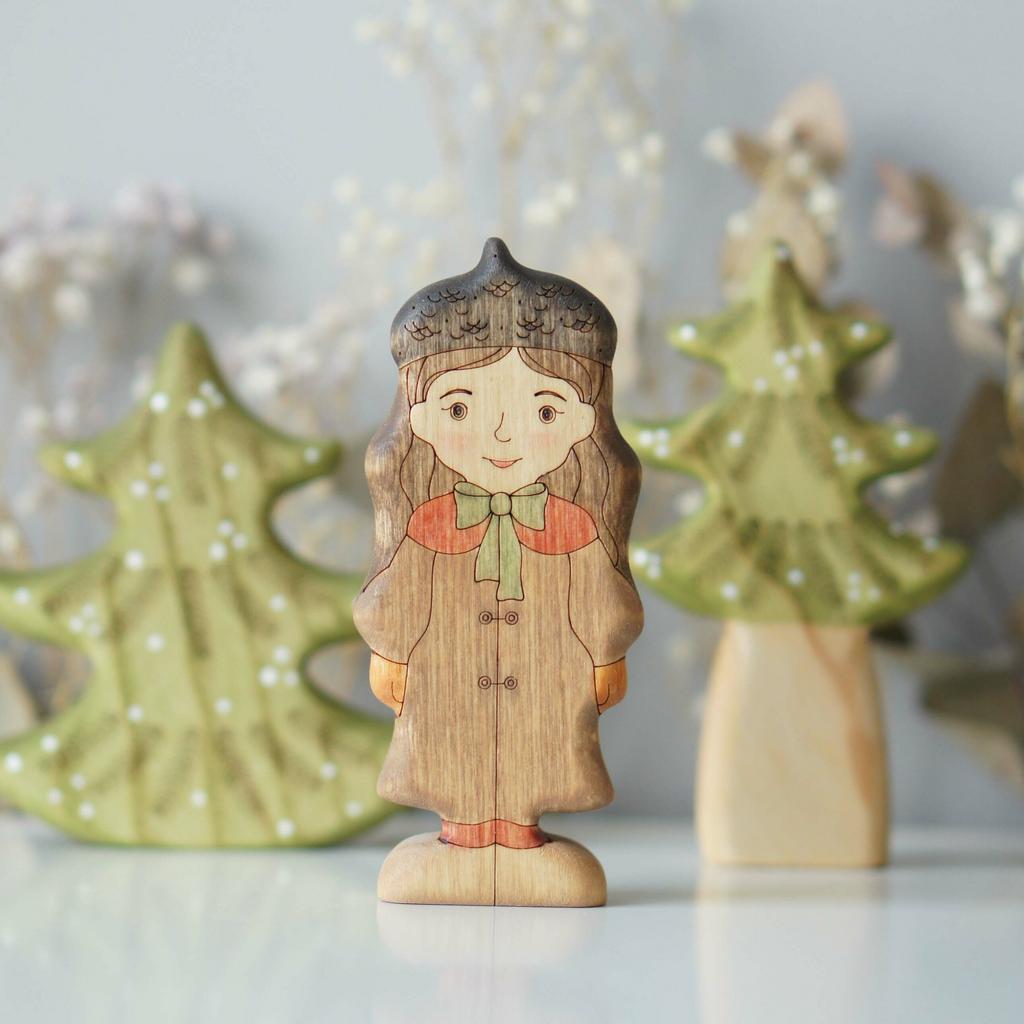 Girl (in beret acorn) brunette (light skin)