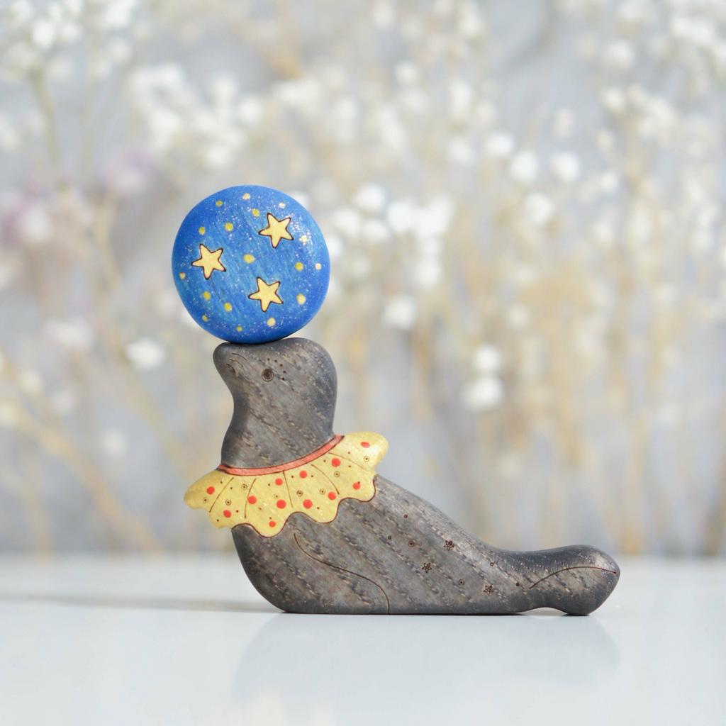 Circus navy seal with a ball toy (black) (with sparkle)